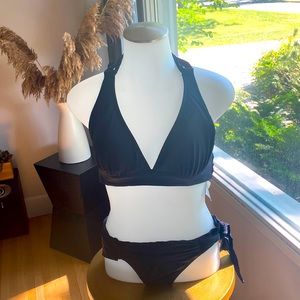 Black bikini top (M) and bottom (L)